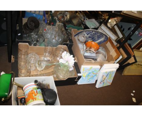 A TRAY OF CERAMICS TO INCLUDE STAFFORDSHIRE STYLE FIGURE, BLUE &amp; WHITE MEAT PLATE ETC., TWO TRAYS OF GLASSWARE (TRAYS NOT