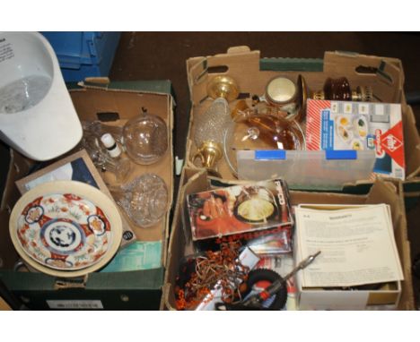 A QUANTITY OF SUNDRIES TO INCLUDE A SLIPPER BEDPAN, A PIFCO LAMP, A PARAFFIN LAMP ETC.
