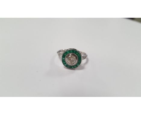 A PLATINUM EMERALD AND DIAMOND TARGET-STYLE RING, CENTRAL RBC DIAMOND APPROX. 0.44 CT,&nbsp;SIZE O