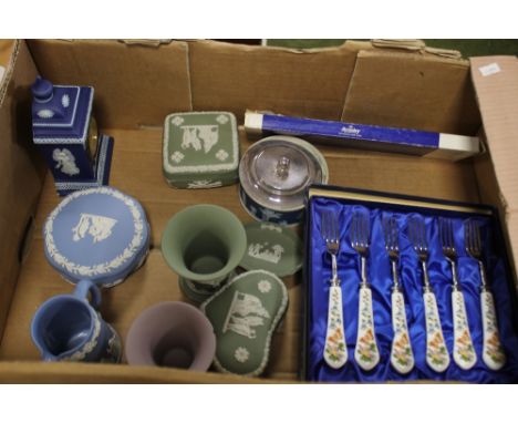 A TRAY TO INCLUDE WEDGWOOD JASPERWARE, AYNSLEY FLATWARE ETC. (TRAY NOT INCLUDED)The clock case has some minor edge chips.  Th