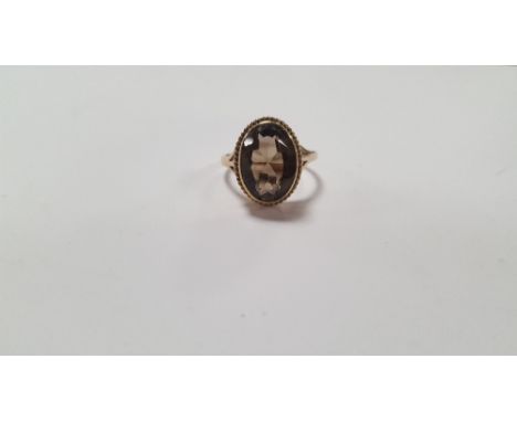 A 9 CT GOLD AND CITRINE DRESS RING