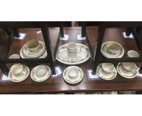 A Wedgwood 'Quince' tea service. Approximately 30 pieces