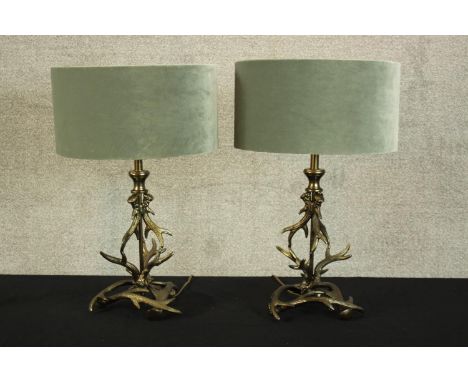Two modern table lamps decorated with a deer horns design. Both with matching lamp shades.   H.57cm. (largest) 