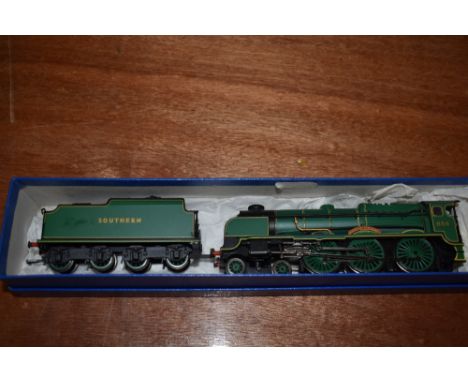 A Bachmann 00 gauge Southern 4-6-0 Loco &amp; Tender, Lord St Vincent 856, in non original box