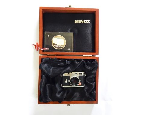 Minox digital classical Leica camera M32.1, no.8120520 with box and instructions 