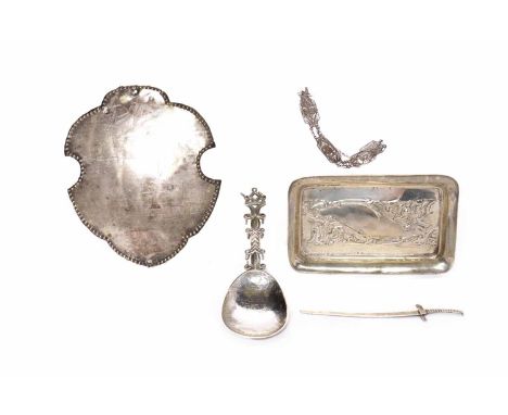 LOT OF CONTINENTAL AND BRITISH SILVER SMALL ITEMSincluding a Dutch silver caddy spoon, unmarked, a Dutch silver plaque dating