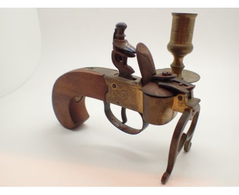 Vintage flintlock table lighter 