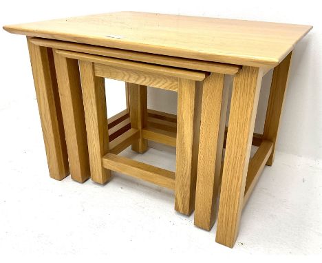 Light up nest of three tables, square supportsDimensions: Height:&nbsp;47cm&nbsp; Length/Width:&nbsp;67cm&nbsp; Depth/Diamete