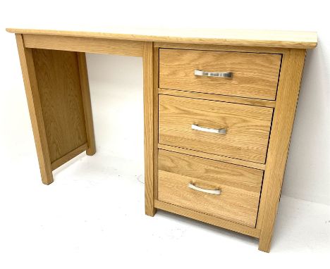 Light oak pedestal desk, three graduating draws, style supportsDimensions: Height:&nbsp;77cm&nbsp; Length/Width:&nbsp;120cm&n