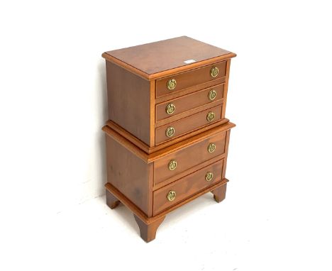 Dwarf chest of drawers, five graduating drawers, bracket supportsDimensions: Height:&nbsp;66cm&nbsp; Length/Width:&nbsp;43cm&