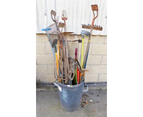 A quantity of garden tools, to include rakes, hoes, garden forks, spades, etc. (a quantity) 
