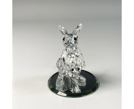 Adorable figure featuring Kangaroo with its baby joey, crafted from clear crystal and featuring an intricate design. This ite