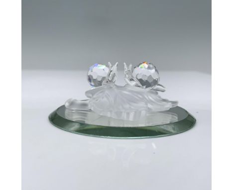 These adorable baby snails are made from clear crystal and are sitting on a frosted crystal leaf. Swarovski swan mark. This i