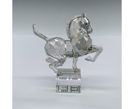 Associated with power, beauty, and freedom, the horse is stunningly crafted in Silver Shade crystal with Smoked Topaz crystal