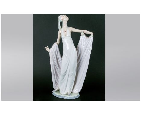 Lladro Figure - Grand Dame, Model Num.1568. Issued 1987-2000. Stands 13 Inches High, Left Hand Missing. 