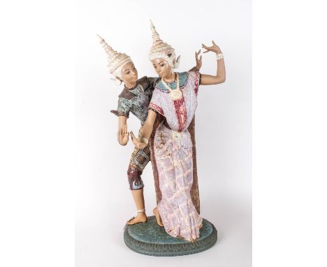 Lladro Very Fine Tall Gres Porcelain Sculpture Depicting Thai Dancers, Titled 'Thailandia' of Danza Thailandeses. Model Numbe