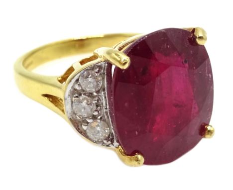 18ct gold oval ruby ring, with three diamonds set each side, hallmarked, ruby approx 10.5 carat, with certificate Condition R