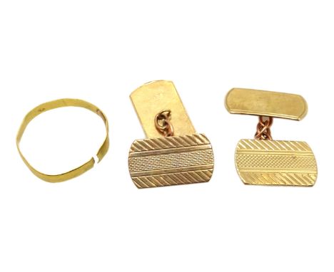 Pair of 9ct gold cufflinks and a 22ct gold band, both hallmarked Condition Report & Further Details 22ct approx 1.2gm, band c