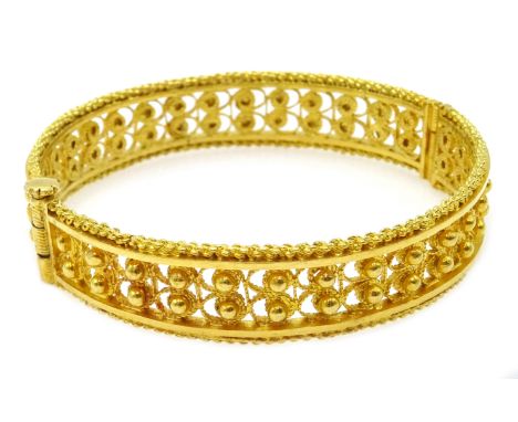 Ethiopian 22ct gold (tested) filigree design bangle with screw clasp, approx 33.6gm Condition Report & Further Details Click 