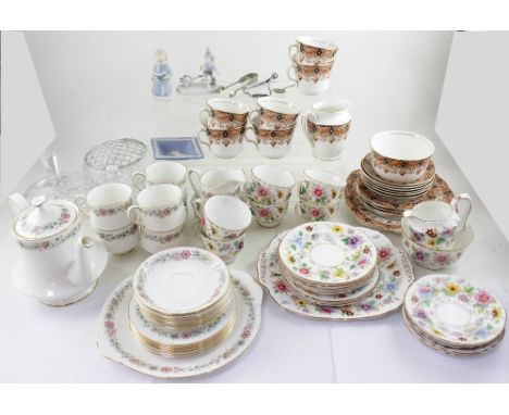 A quantity of ceramics to include a Paragon 'Belinda' part tea service to include cups, saucers, plates, milk jug, sugar bowl