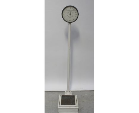 A set of 1930s Avery bathroom scales with white cased metal foot plate and pole mounted white dial weighing up to 20 stone, m