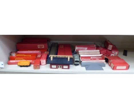 Tri-ang 00 and Hornby Dublo railway scale model track and accessories          OS9