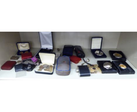 Collectable items: to include a modern stainless steel cased pocket compass; a scallop shell design trinket box; and modern c