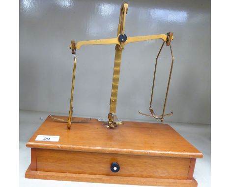 Early 20thC De Grave Short, balance scales with a treadle action, on a mahogany box base        OS3