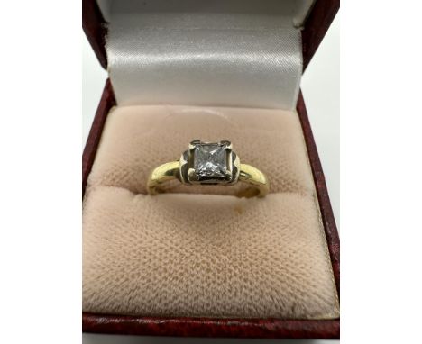 0.25ct Princess Cut Diamond 18ct Gold Engagement Ring. 