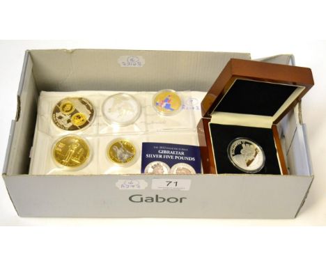 Miscellaneous Lot comprising: 5 x 'World's Smallest Gold Coins' all .585 gold (14ct), total weight 2.5g (each 0.5g) two with 