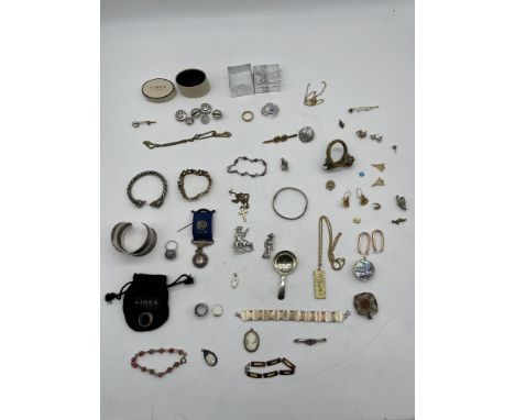 Collection of Dress Jewellery to include 18ct Gold Ring, Silver Masonic Medal, Silver Jewellery. 
Total silver weight 268gr, 