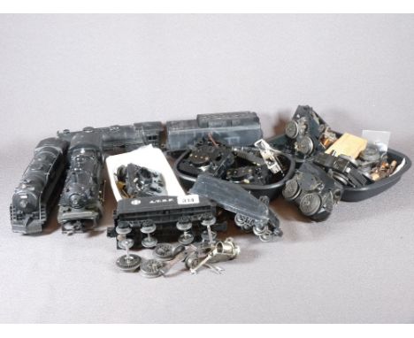 LIONEL ELECTRIC TRAINS O'GAUGE - two steam locomotives with tenders, cab Nos 8635 and 999 with an unassembled quantity of par