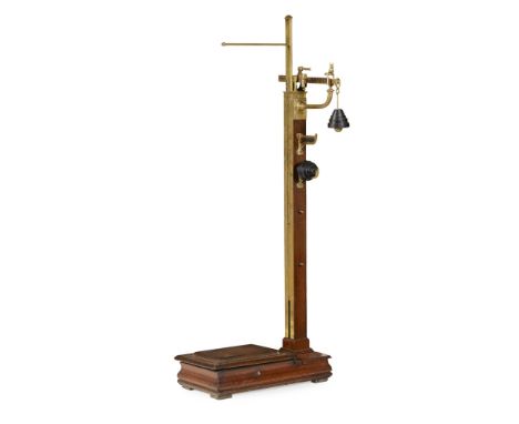 SET OF BRASS AND OAK FLOOR SCALES, BY W. & T. AVERY LTD, BIRMINGHAM  LATE 19TH/ EARLY 20TH CENTURY   the adjustable height ga