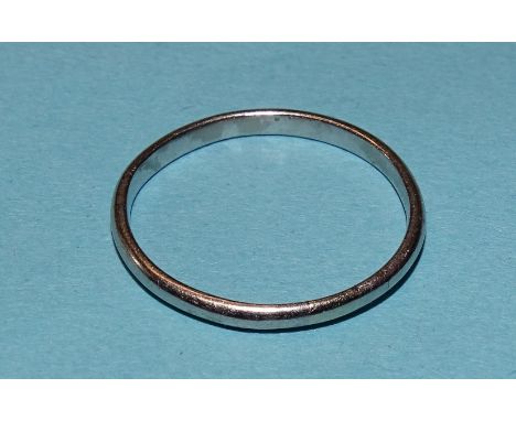 A platinum wedding band, 1.5mm wide, size M, 1.9g. 