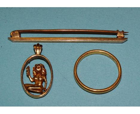 A 22ct gold wedding band, 2mm wide, M, 2.6g, a 9ct gold bar&nbsp; brooch and a 9ct gold pendant, (9ct gold 3.2g) 