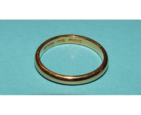 An Irish 22ct gold wedding band, size M, 3.5g. 
