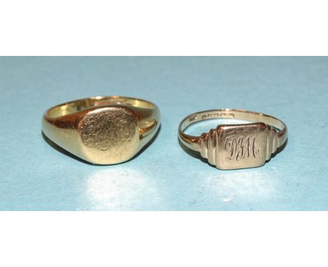Two 9ct gold signet rings, sizes M and P, 7.3g, (2). 