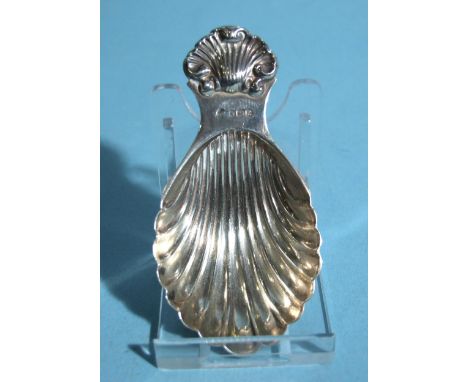 A modern silver caddy spoon with scallop shape bowl, Sheffield 1972. 