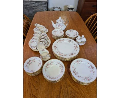 Paragon Victorianna Rose dinner and tea service comprising 8 dinner plates, 9 side plates, 6 dessert bowls, 8 small bowls, 8 