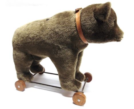 A STEIFF COLLECTOR'S TEDDY BEAR, 'BEAR ON WHEELS REPLICA, 1921'    pale brown, limited edition 127/1500, with certificate of 