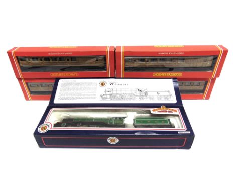 [OO GAUGE]. AN L.N.E.R. COLLECTION  comprising a Bachmann No.31555, L.N.E.R. Class V2 2-6-2 tender locomotive, 4801, lined gr