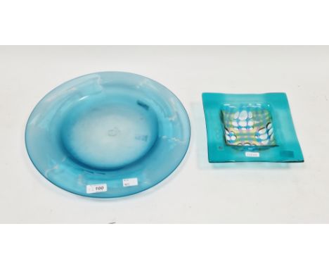 Contemporary studio glass shallow dish by Steven Newell, in frosted blue glass, the rim with an etched clear glass design of 