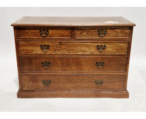 Early 20th century oak chest of drawers, the rectangular top with thumbmould edge over two short and three long graduated coc