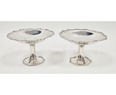 Pair of George V silver pedestal bon bon dishes, Birmingham 1929, William Hutton &amp; Sons Ltd, of circular form with moulde