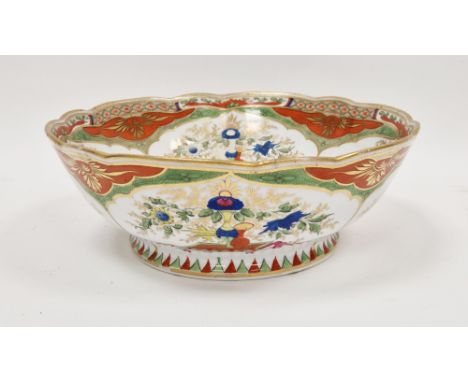 Early 19th century Worcester Dragons in Compartments pattern footed bowl, painted and gilt with stylised dragons alternating 
