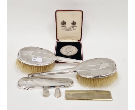 Cased Spink &amp; Sons silver medallion commemorating the Silver Jubilee of Queen Elizabeth II, 5.5cm diameter, approximate w