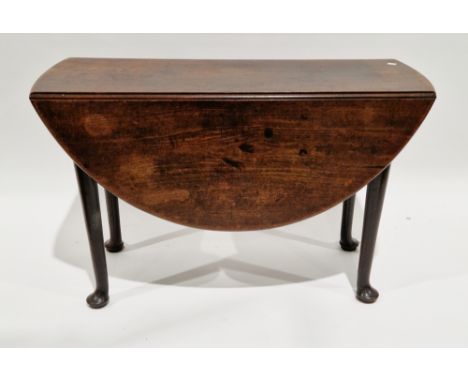George III mahogany oval gateleg table&nbsp;on turned tapering supports with pad feet, 72cm high x 118cm long x 102cm wide&nb