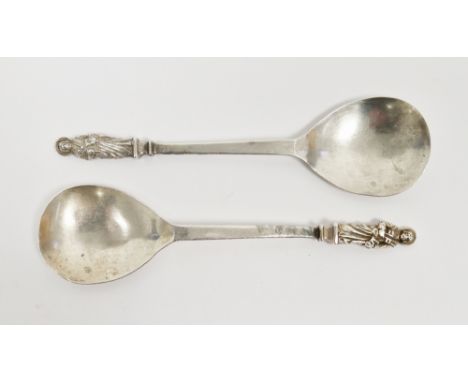 Pair of silver apostle spoons, Birmingham 1976, Birmingham Mint, the terminals based on apostles that appear on Wells Cathedr