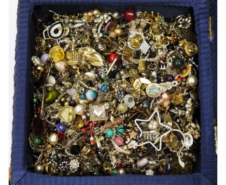 Two wicker sewing baskets containing a large quantity of costume jewellery mainly earrings, pendants and lockets including so