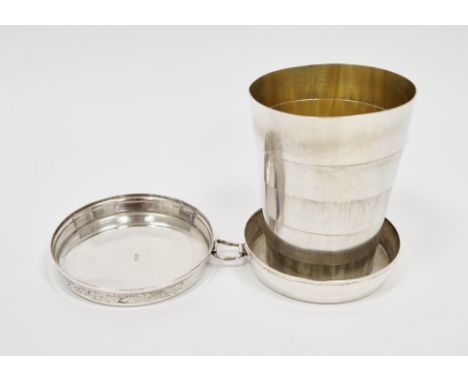 Silver collapsible stirrup cup, London 1979, Bruford &amp; Heming Ltd, of plain form with gilt interior, collapsing into a ca